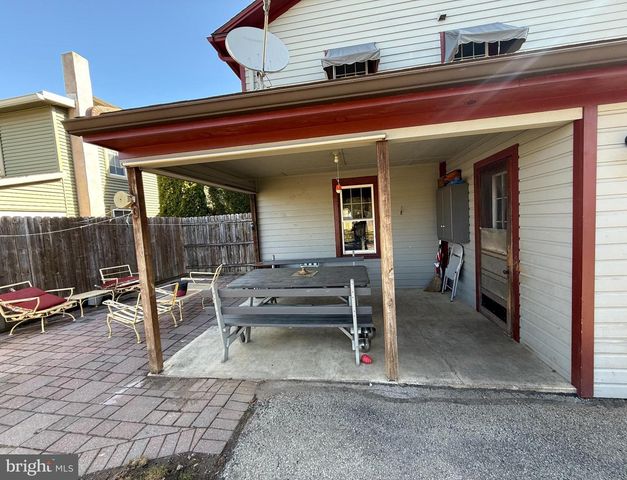 212 COCHRAN ST, Cochranville, PA 19330