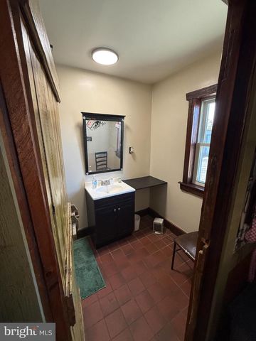 212 COCHRAN ST, Cochranville, PA 19330