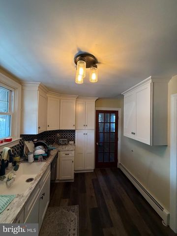 212 COCHRAN ST, Cochranville, PA 19330