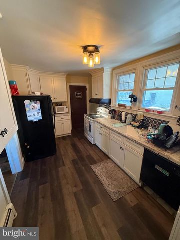 212 COCHRAN ST, Cochranville, PA 19330