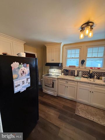 212 COCHRAN ST, Cochranville, PA 19330