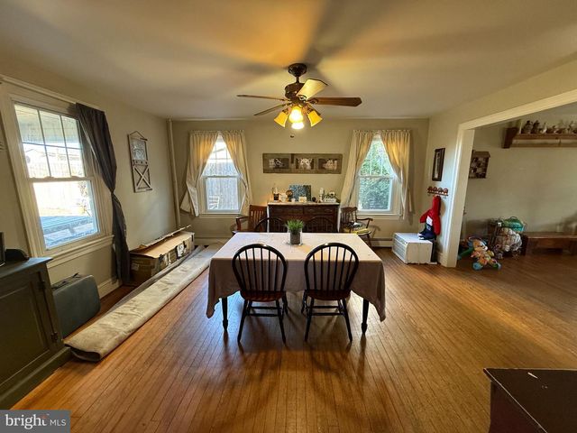 212 COCHRAN ST, Cochranville, PA 19330