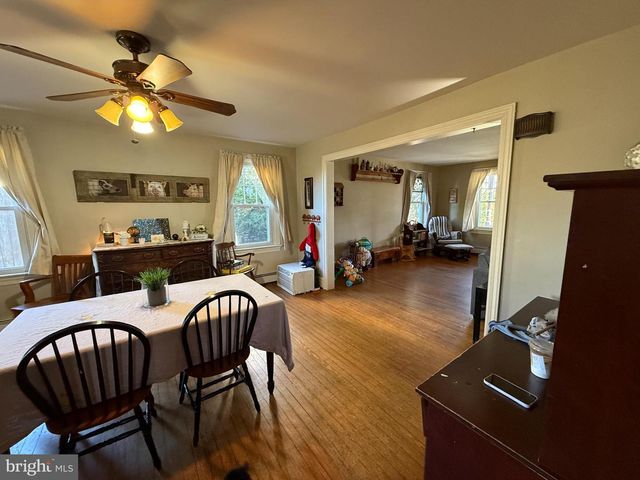 212 COCHRAN ST, Cochranville, PA 19330