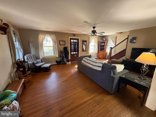 212 COCHRAN ST, Cochranville, PA 19330