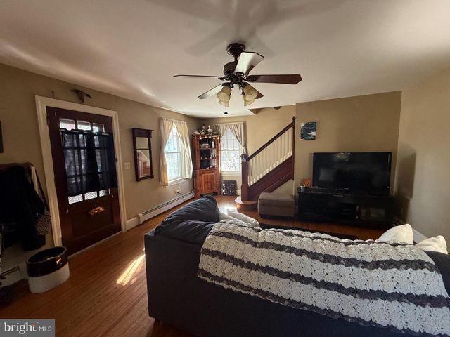 212 COCHRAN ST, Cochranville, PA 19330