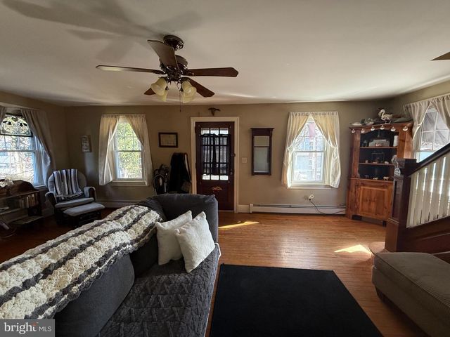 212 COCHRAN ST, Cochranville, PA 19330