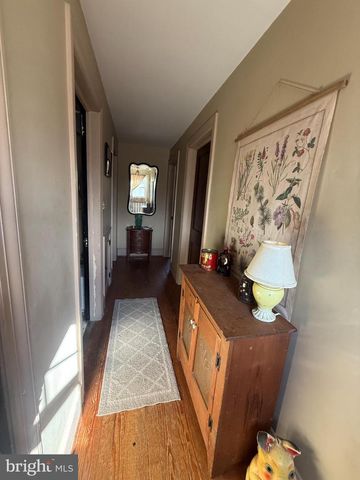 212 COCHRAN ST, Cochranville, PA 19330