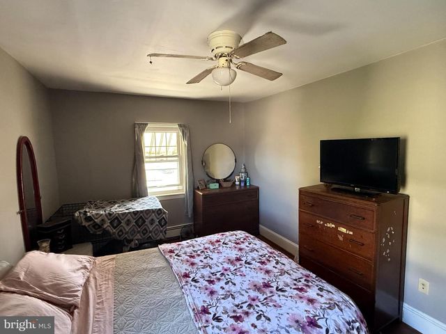 212 COCHRAN ST, Cochranville, PA 19330