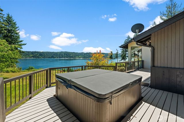 12715 Hallstrom Drive NW, Gig Harbor, WA 98332