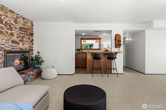 12715 Hallstrom Drive NW, Gig Harbor, WA 98332