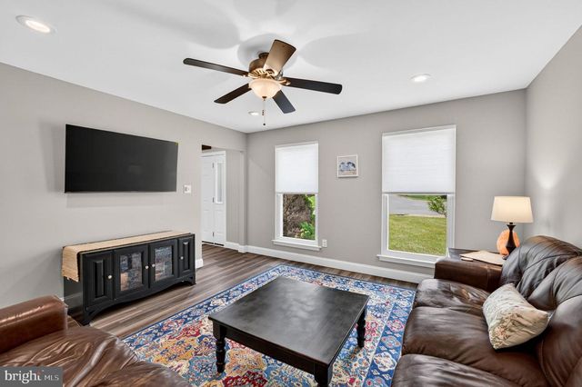 12168 EDDYSPARK DR, Herndon, VA 20170