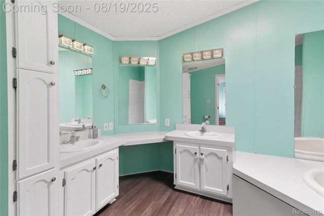 2230 S Sheeran Drive, Milford Charter Township, MI 48381