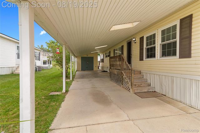 2230 S Sheeran Drive, Milford Charter Township, MI 48381