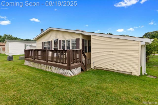 2230 S Sheeran Drive, Milford Charter Township, MI 48381