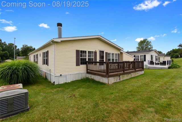 2230 S Sheeran Drive, Milford Charter Township, MI 48381