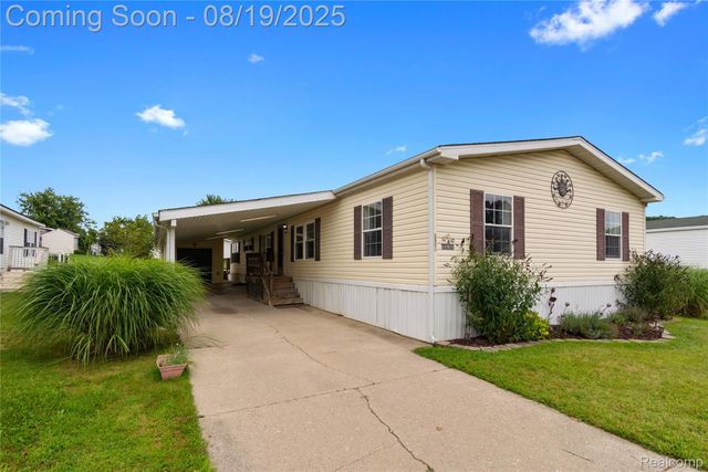 2230 S Sheeran Drive, Milford Charter Township, MI 48381