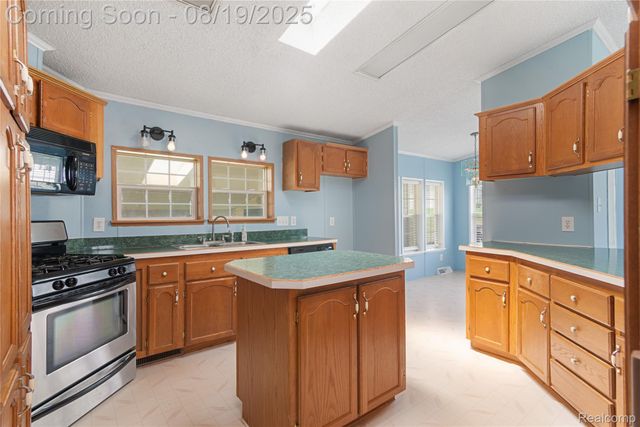 2230 S Sheeran Drive, Milford Charter Township, MI 48381