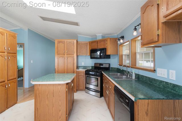 2230 S Sheeran Drive, Milford Charter Township, MI 48381