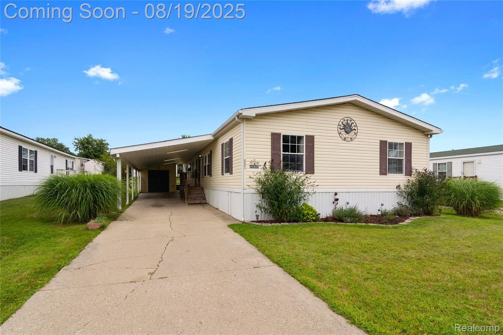 2230 S Sheeran Drive, Milford Charter Township, MI 48381