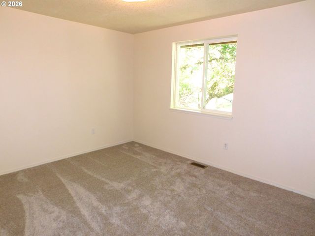 255 D St, Vernonia, OR 97064