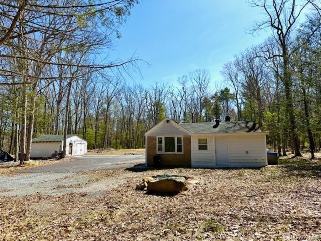 42 Devlin Road, Highland Lake, NY 12743