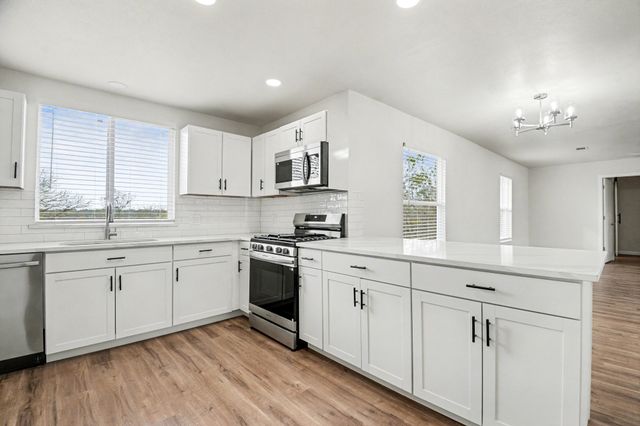 928 Ash Crescent Street, Fort Worth, TX 76104