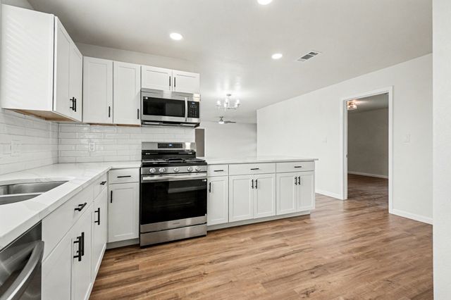 928 Ash Crescent Street, Fort Worth, TX 76104