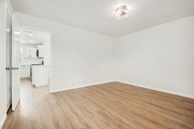 928 Ash Crescent Street, Fort Worth, TX 76104