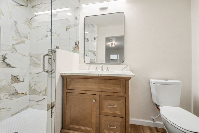 928 Ash Crescent Street, Fort Worth, TX 76104