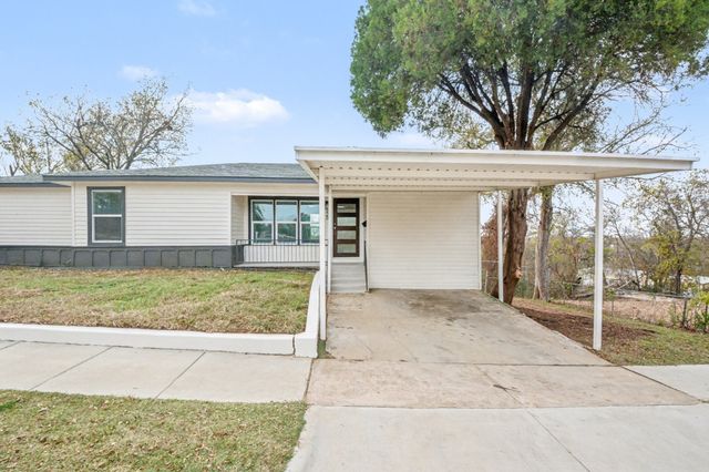 928 Ash Crescent Street, Fort Worth, TX 76104