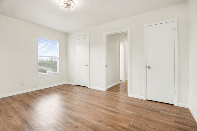 928 Ash Crescent Street, Fort Worth, TX 76104