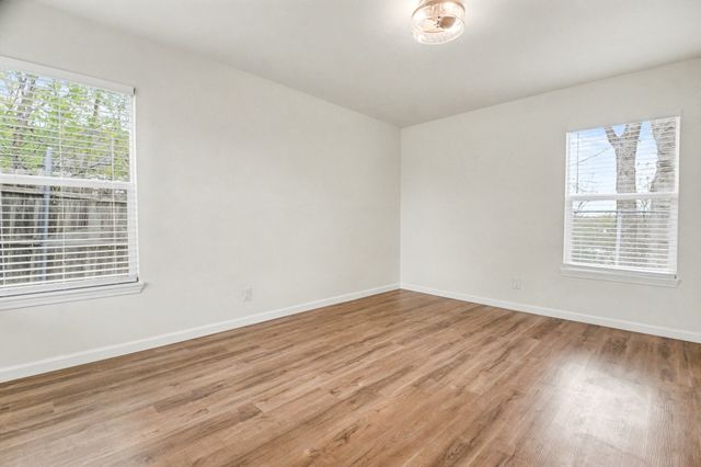 928 Ash Crescent Street, Fort Worth, TX 76104