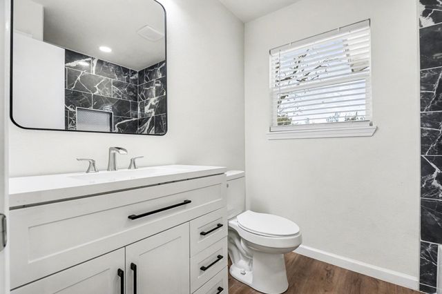 928 Ash Crescent Street, Fort Worth, TX 76104