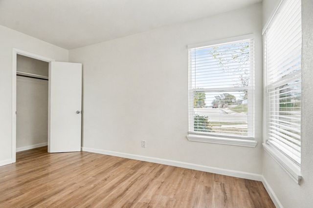 928 Ash Crescent Street, Fort Worth, TX 76104