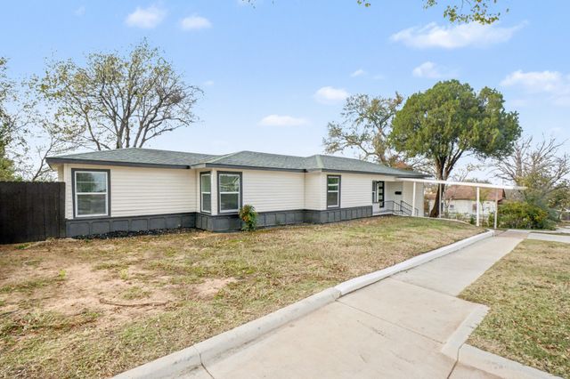 928 Ash Crescent Street, Fort Worth, TX 76104