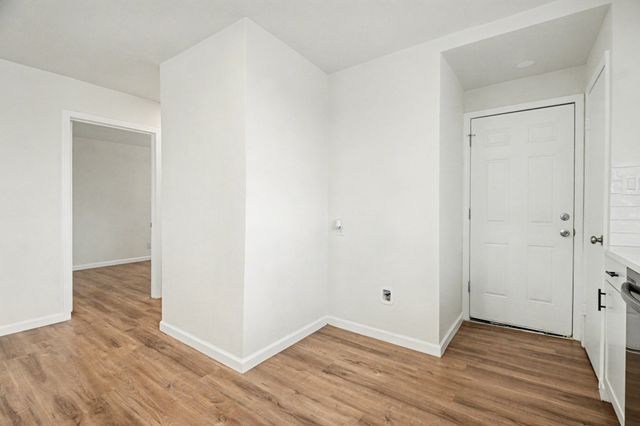 928 Ash Crescent Street, Fort Worth, TX 76104