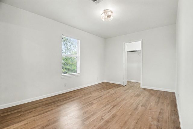 928 Ash Crescent Street, Fort Worth, TX 76104