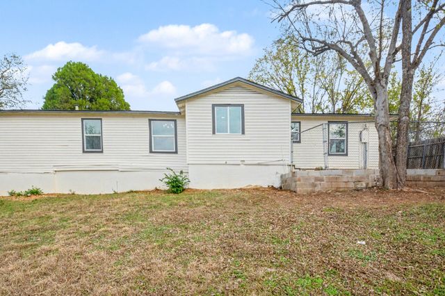 928 Ash Crescent Street, Fort Worth, TX 76104