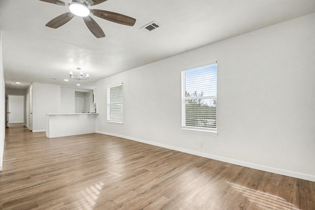 928 Ash Crescent Street, Fort Worth, TX 76104