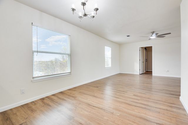 928 Ash Crescent Street, Fort Worth, TX 76104