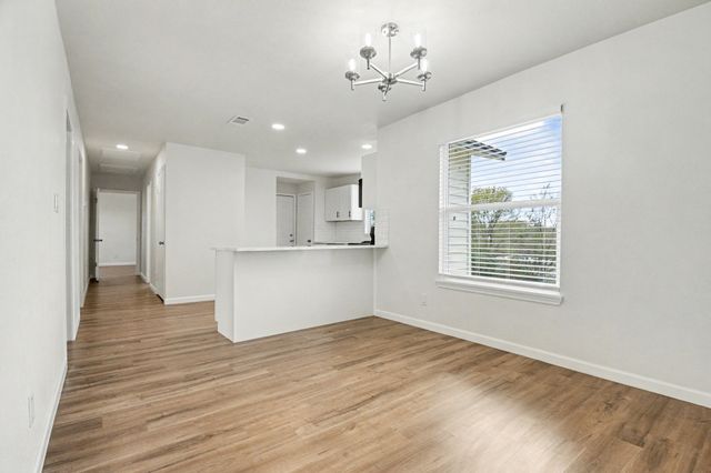 928 Ash Crescent Street, Fort Worth, TX 76104