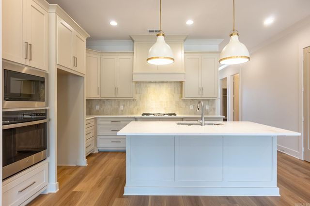 18 Mountain Brook Road, Little Rock, AR 72223