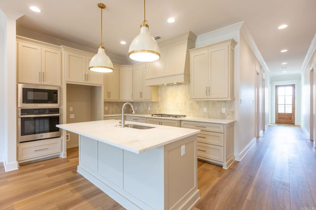 18 Mountain Brook Road, Little Rock, AR 72223