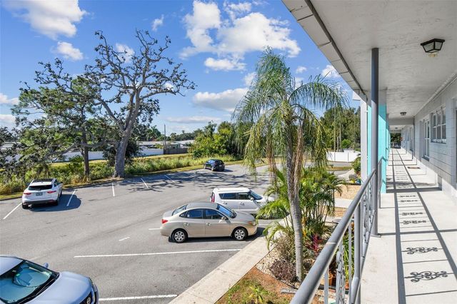 5861 42ND TERRACE N 1712, Kenneth City, FL 33709