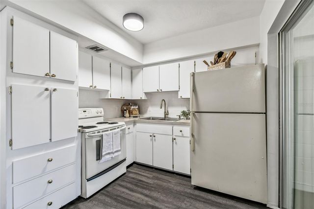 5861 42ND TERRACE N 1712, Kenneth City, FL 33709