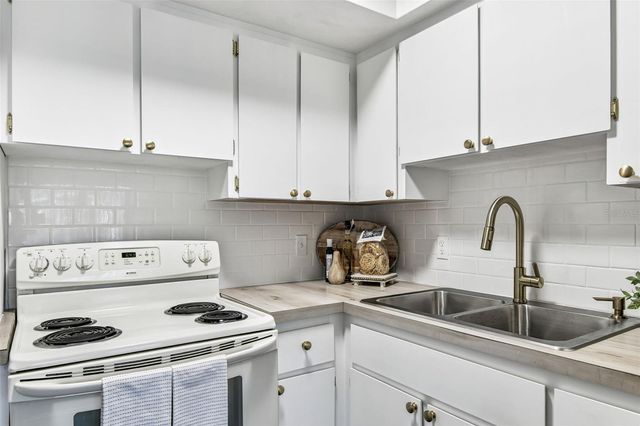 5861 42ND TERRACE N 1712, Kenneth City, FL 33709