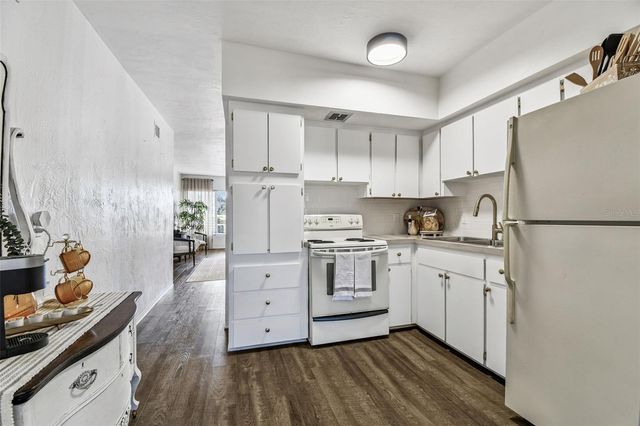 5861 42ND TERRACE N 1712, Kenneth City, FL 33709