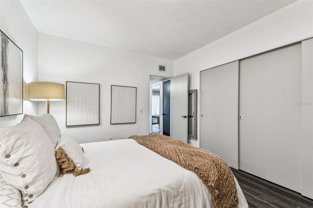 5861 42ND TERRACE N 1712, Kenneth City, FL 33709