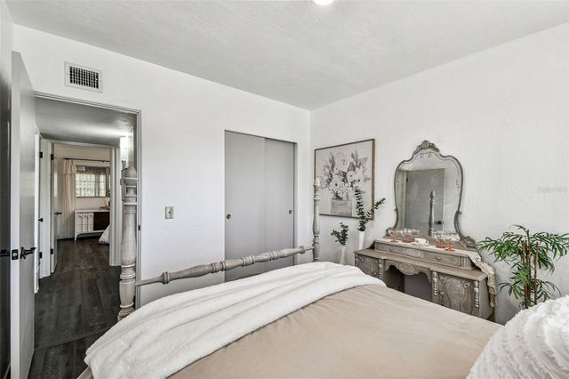 5861 42ND TERRACE N 1712, Kenneth City, FL 33709