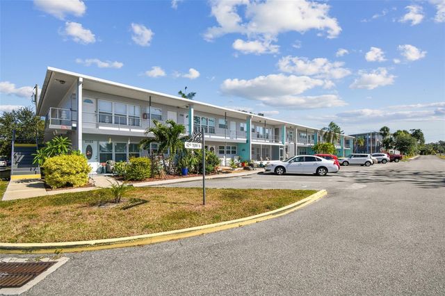 5861 42ND TERRACE N 1712, Kenneth City, FL 33709